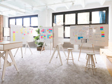 Laden Sie das Bild in den Galerie-Viewer, Der flexible Team-Tisch für kreatives Arbeiten + Rollen